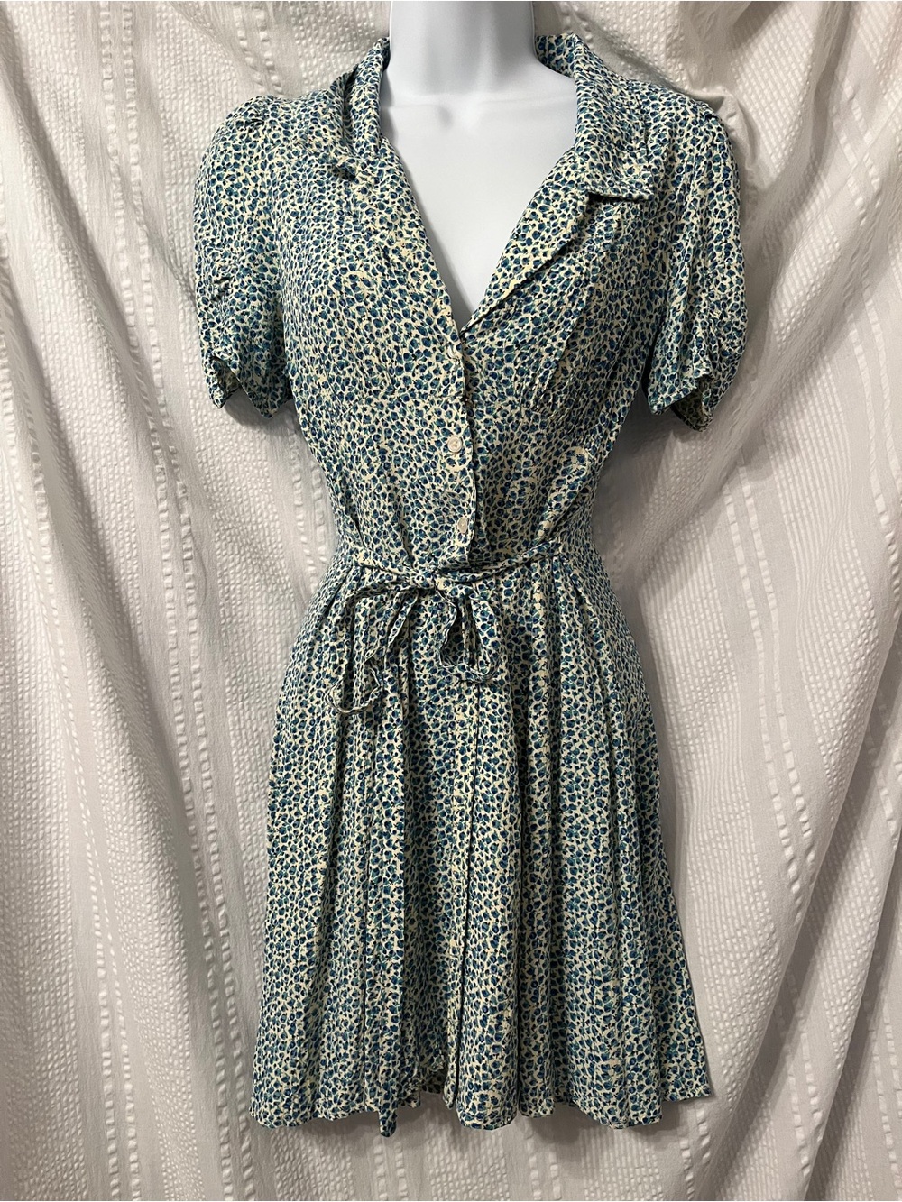 Urban Outfitters cream and Blue Floral Dress size 6 petite